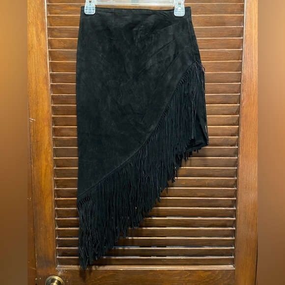 Black Suede Skirt w fringe, fully lined, 26 inch waist.Made in 🇺🇸 Boho/Cowgirl - Picture 1 of 11